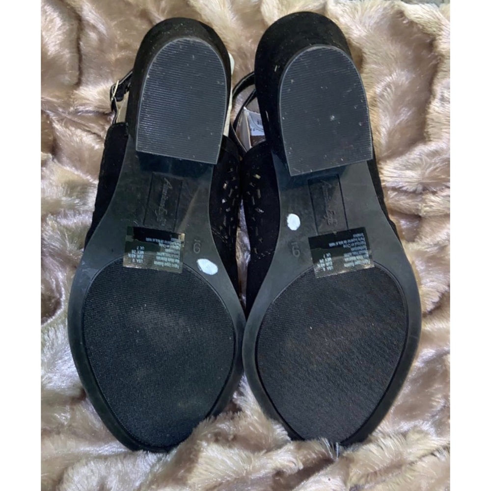 Heels - Picture 3 of 3